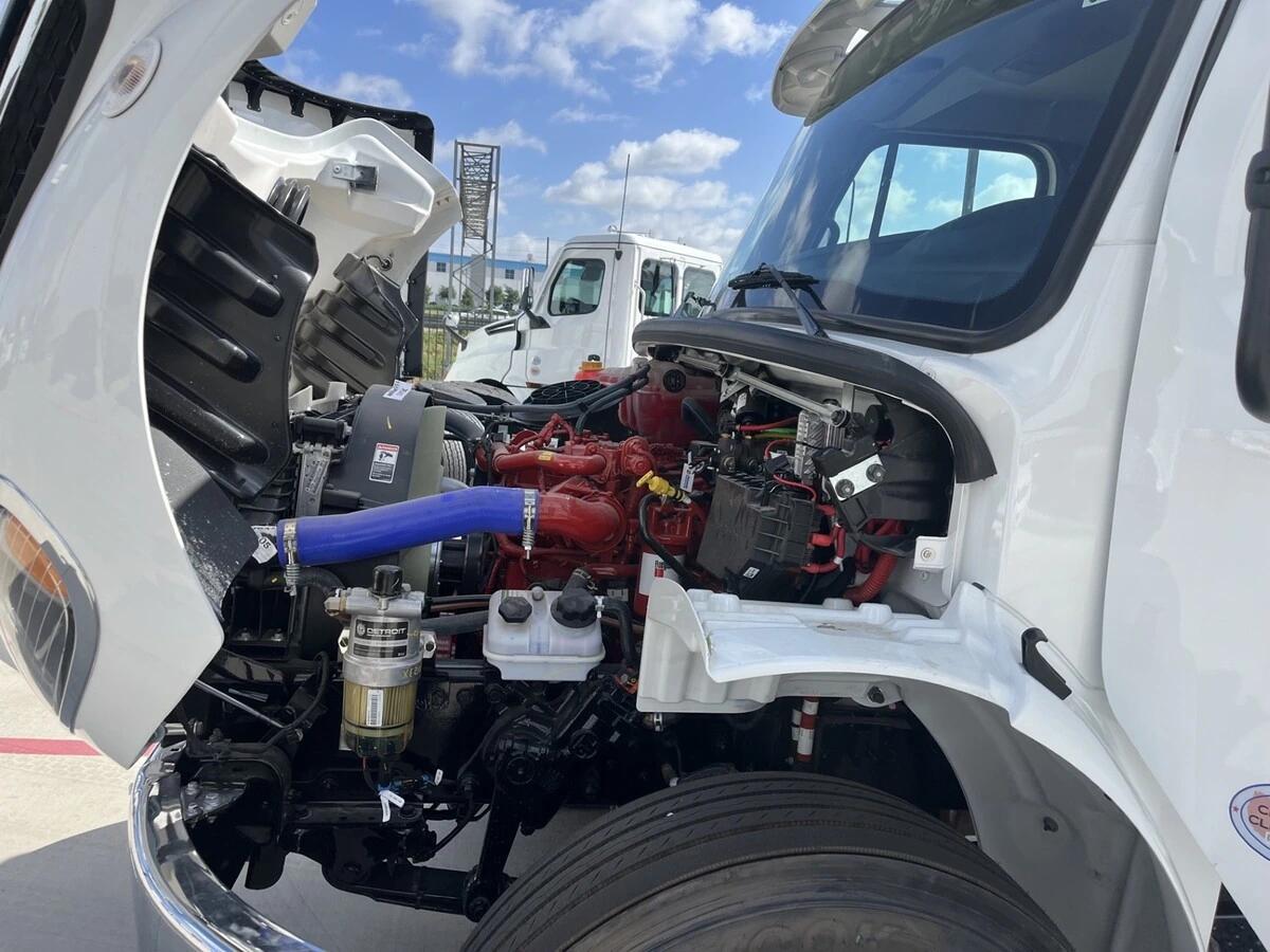 2027 Freightliner M2 106 — photo 15
