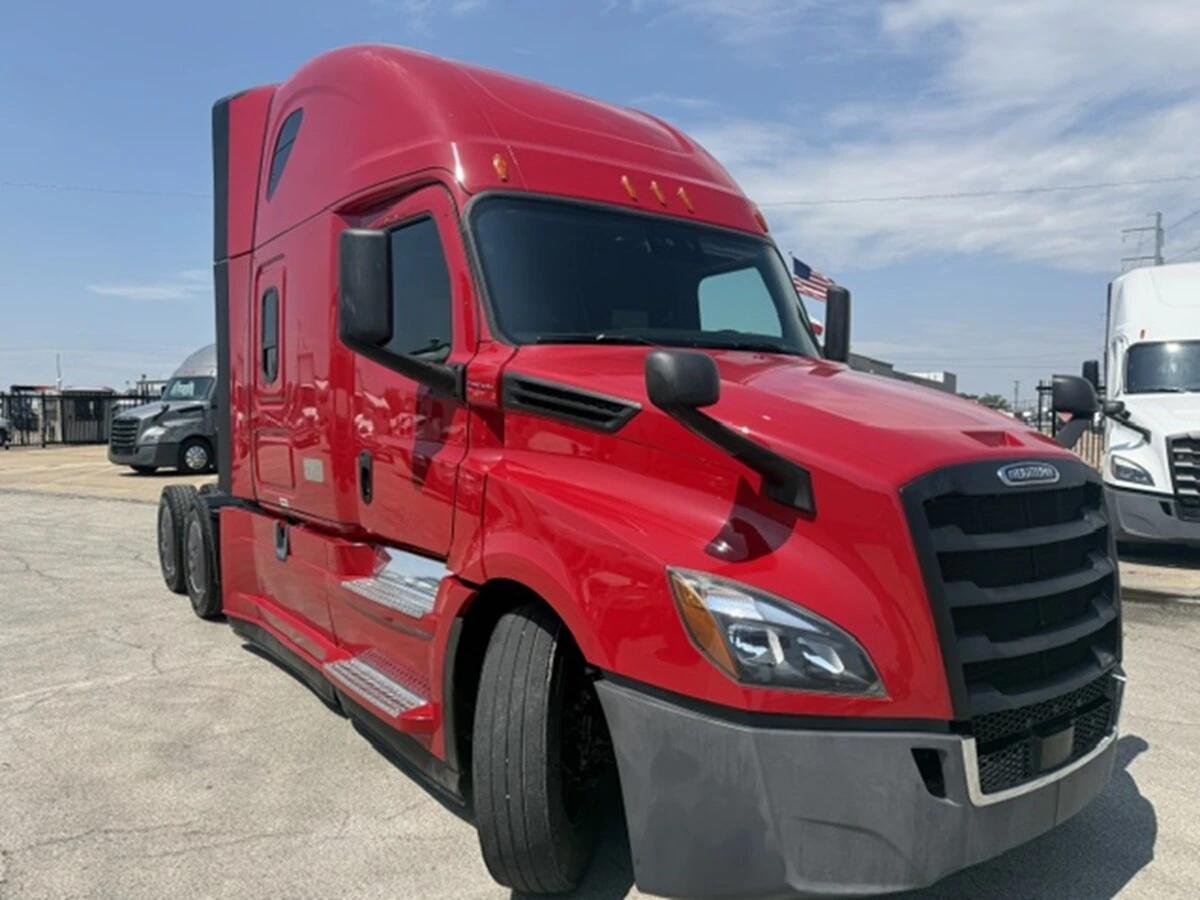 2022 Freightliner Cascadia — photo 2