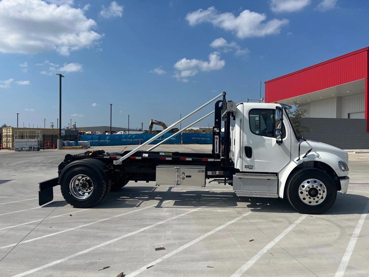 2026 Freightliner M2 106 in Fort Worth, TX — photo 4