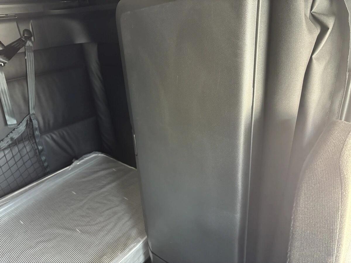 2025 Freightliner Cascadia — photo 14