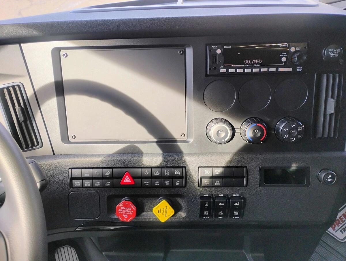 2026 Freightliner Cascadia in Eau Claire, WI — photo 20