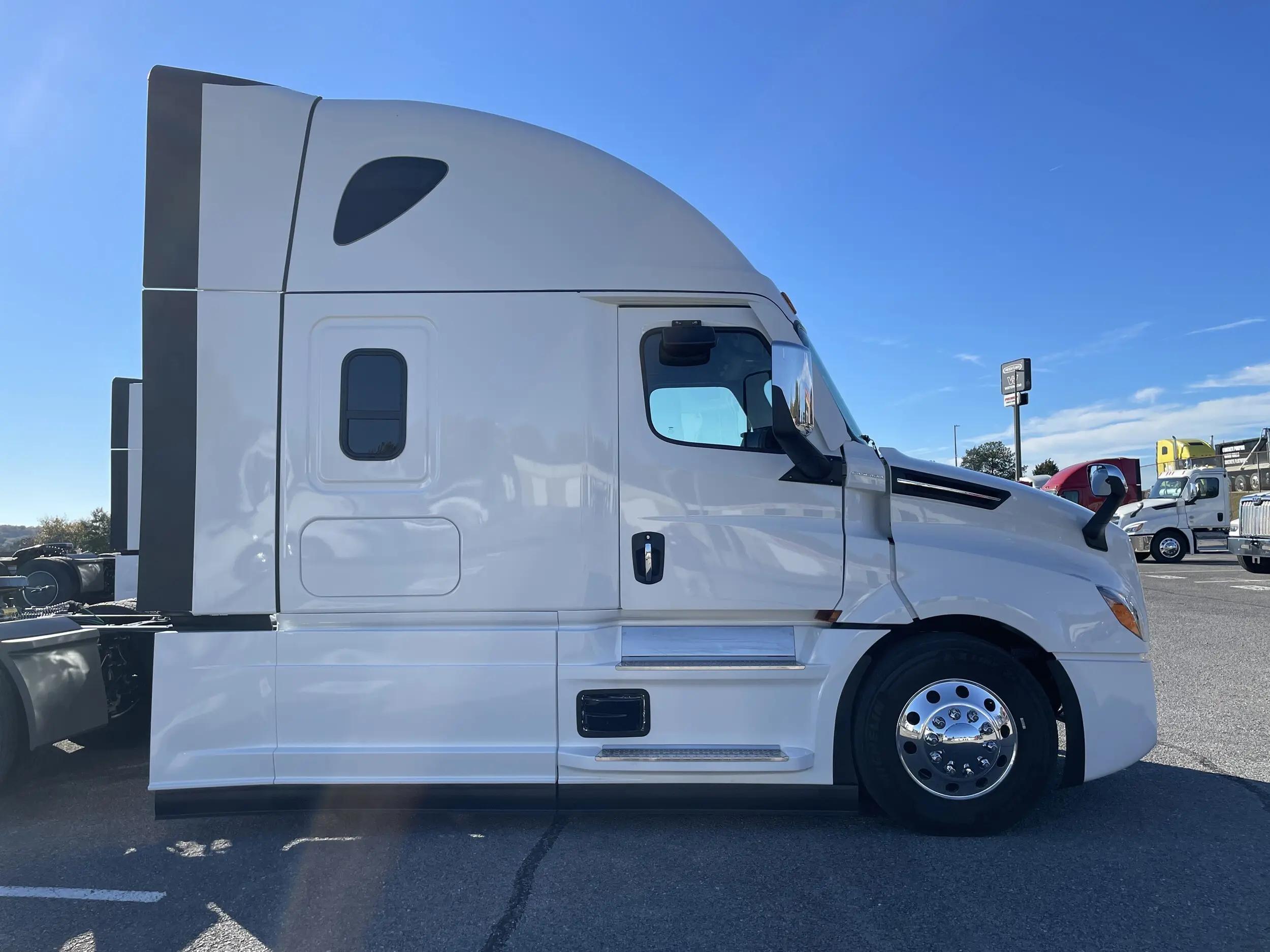 2026 Freightliner Cascadia in Chattanooga, TN — photo 4