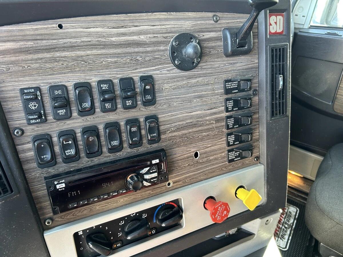 2019 Freightliner 122SD in Amarillo, TX — photo 15