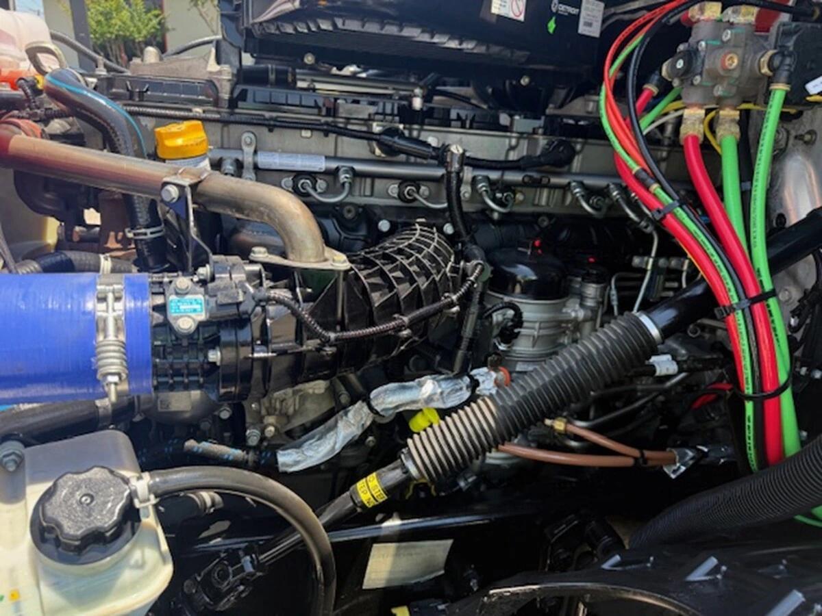 2025 Freightliner Cascadia — photo 17