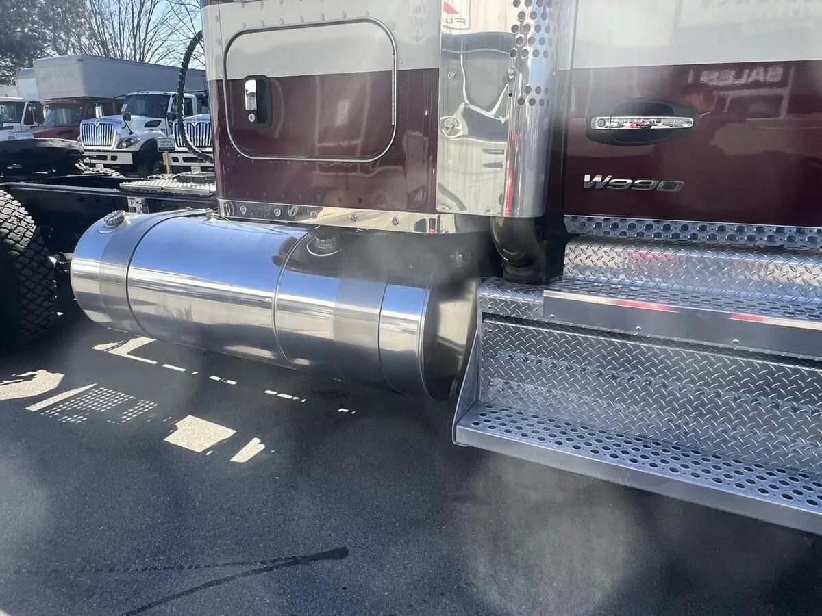 2024 Kenworth W900 in Saco, ME — photo 15