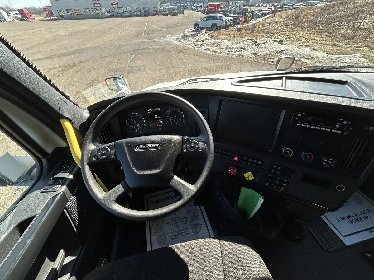 2026 Freightliner Cascadia in Roberts, WI — photo 11