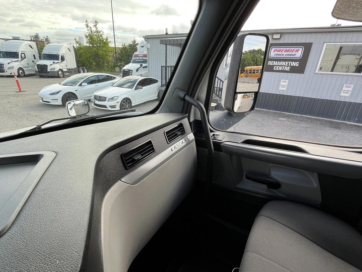 2019 Freightliner Cascadia — photo 28