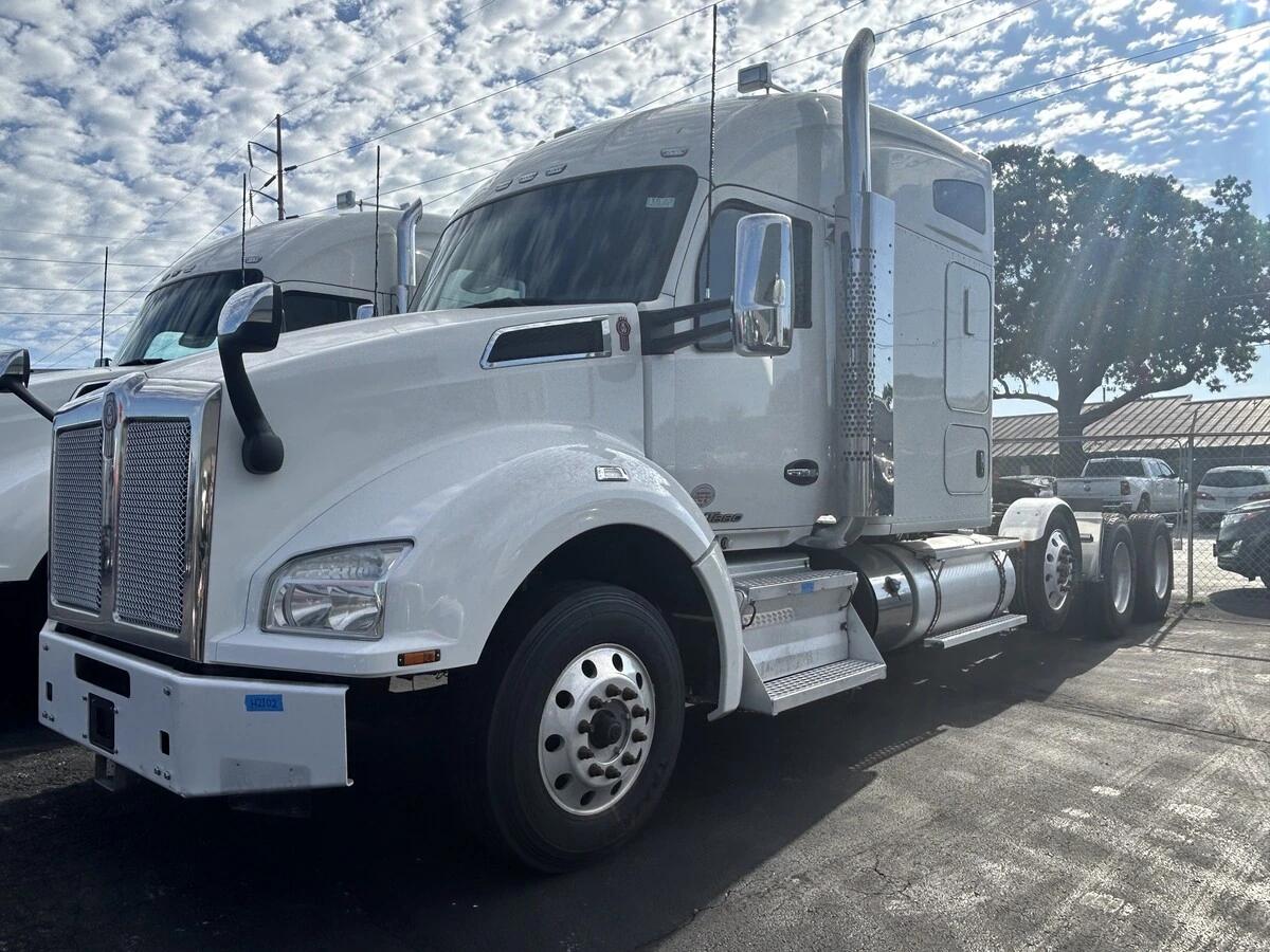2021 Kenworth T880