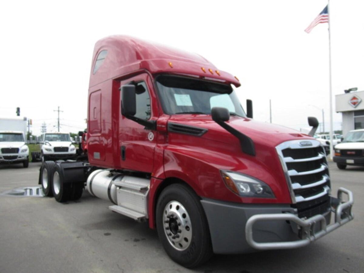 2020 Freightliner Cascadia in Flemington, NJ — photo 3