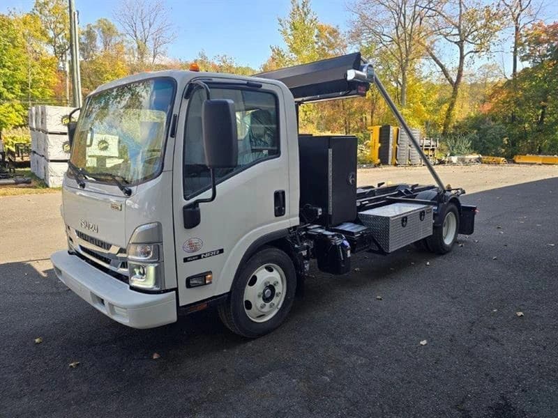 2024 Isuzu NRR in Danbury, CT — photo 8