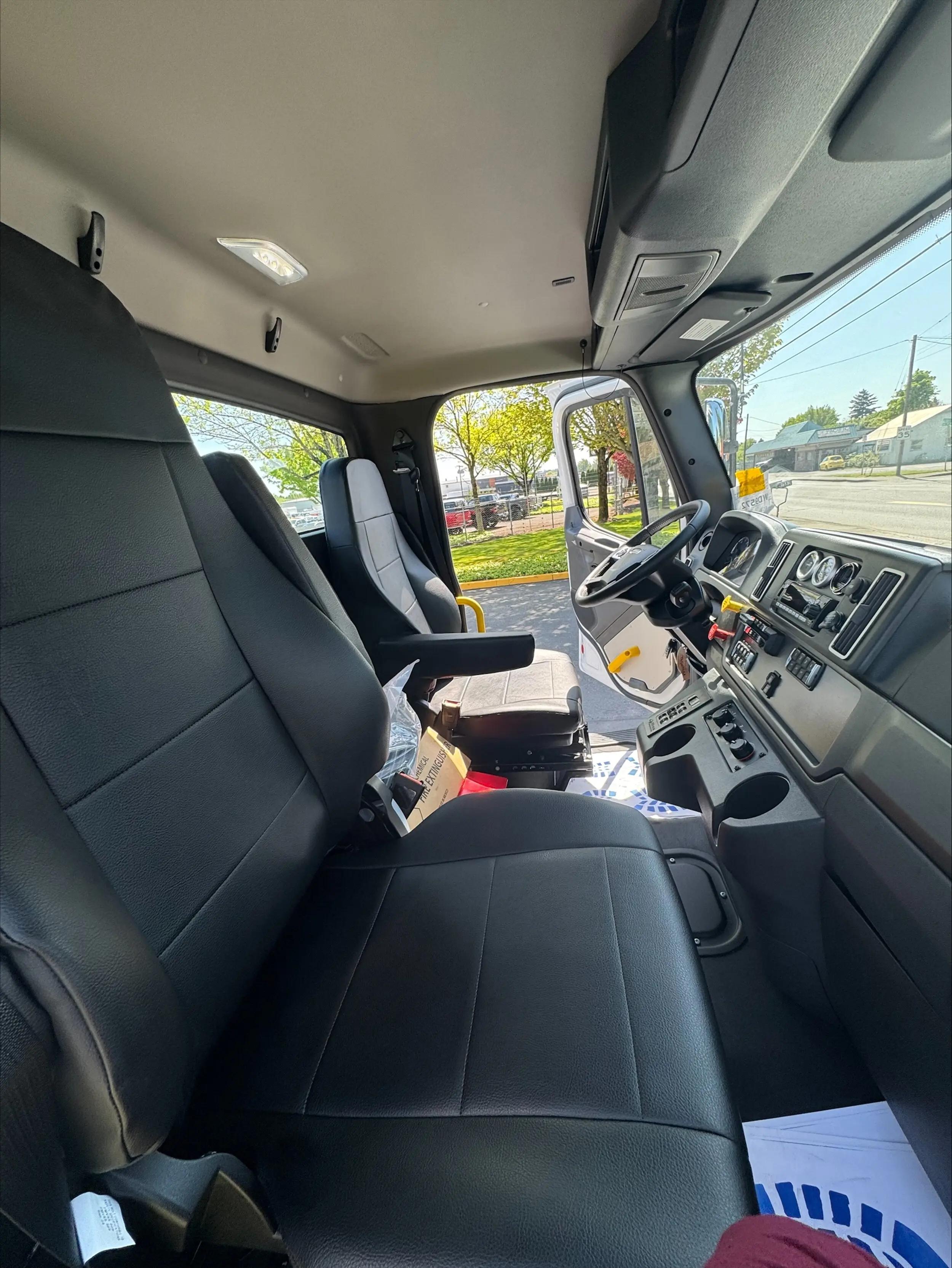 2025 Freightliner 108SD in Portland, OR — photo 14