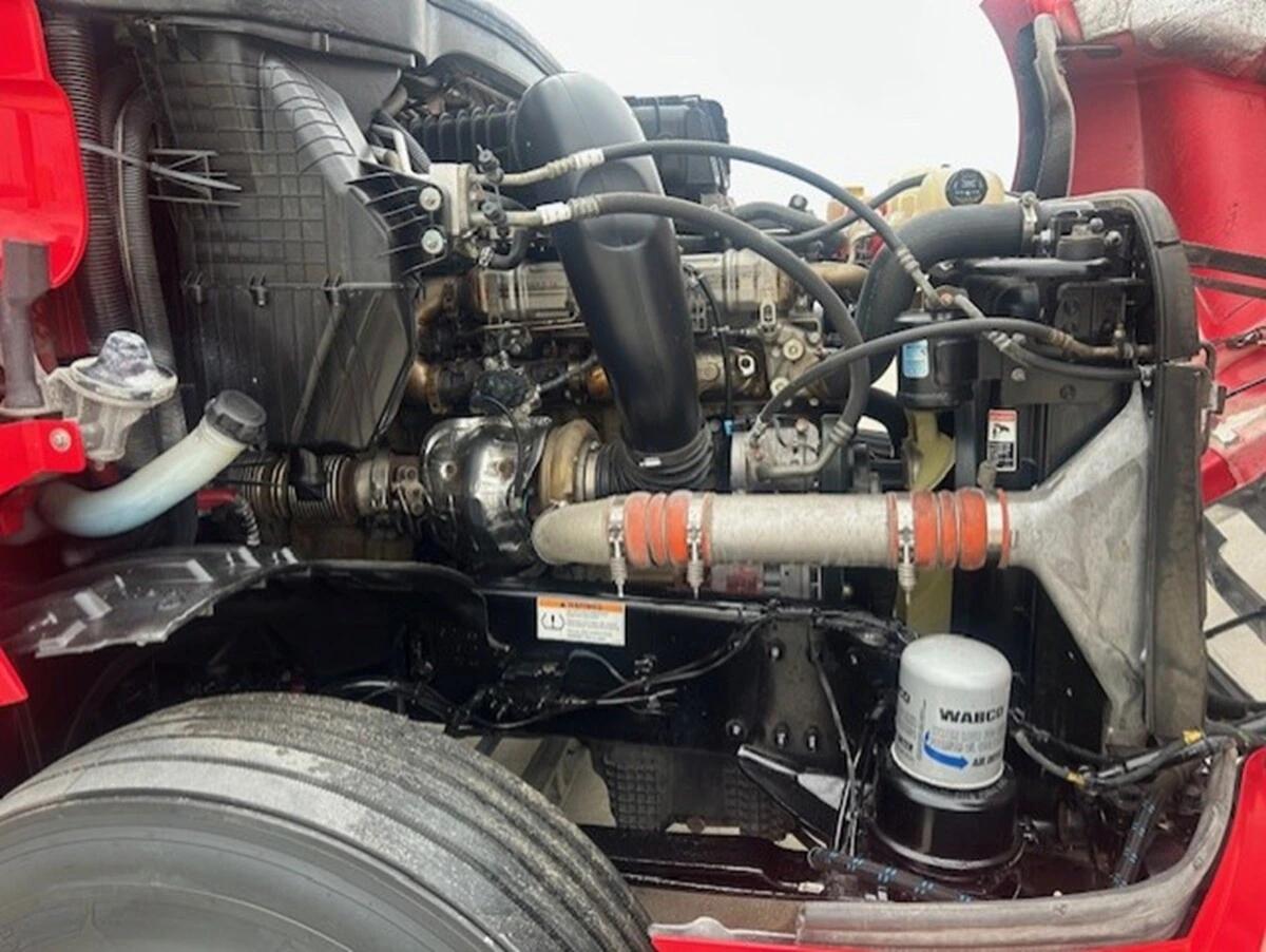 2022 Freightliner Cascadia — photo 12