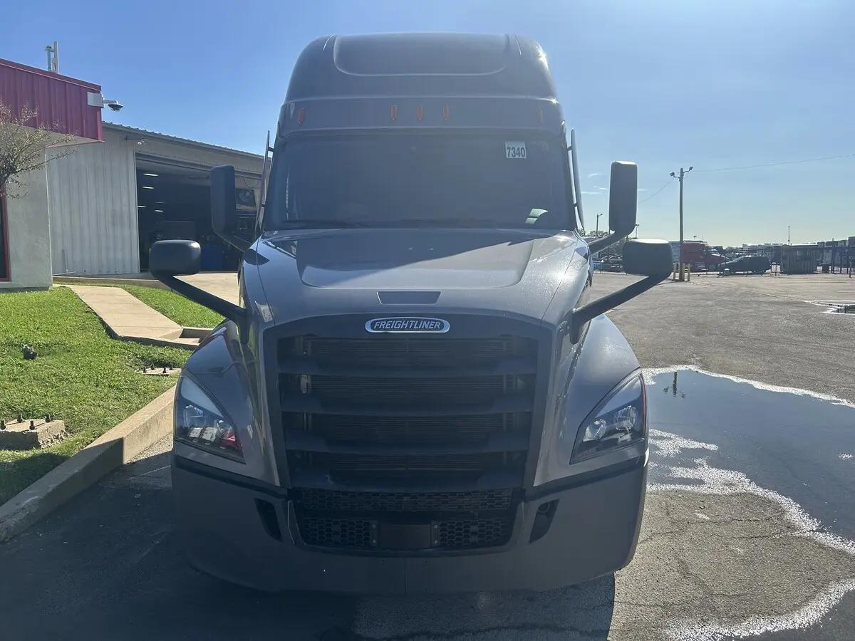 2021 Freightliner Cascadia in North Texas, TX — photo 2