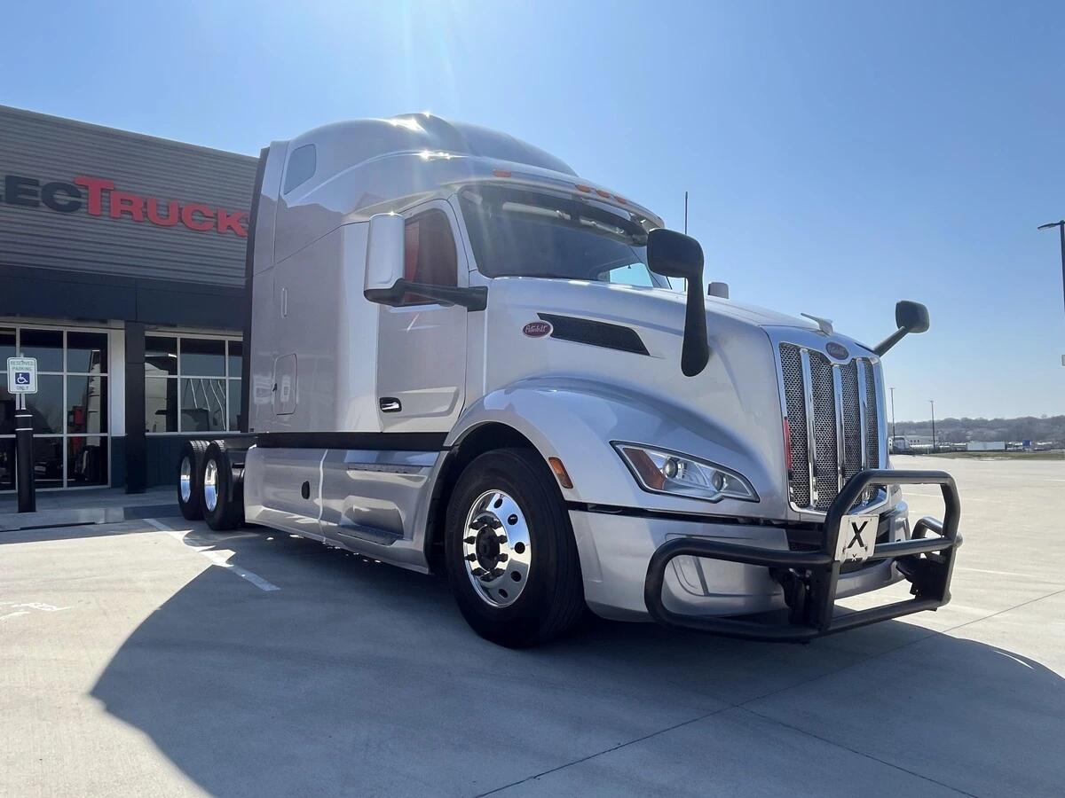 2023 Peterbilt 579 in Kansas City, MO — photo 11