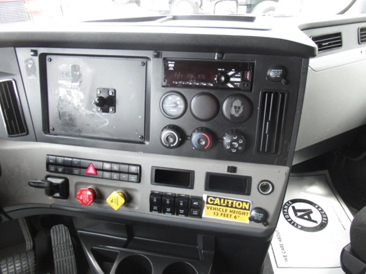 2020 Freightliner Cascadia in Flemington, NJ — photo 18