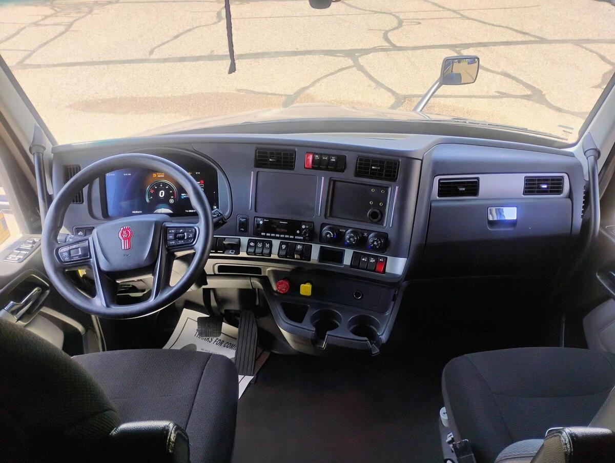 2023 Kenworth T680 — photo 14
