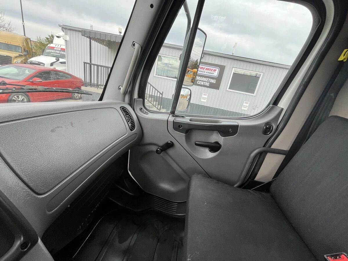 2022 Freightliner M2 106 — photo 26