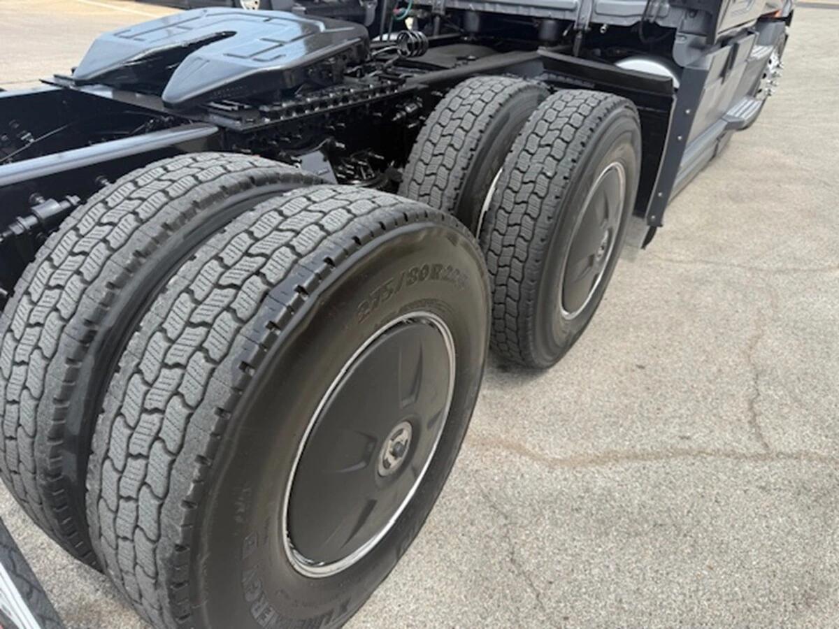 2022 Freightliner Cascadia — photo 6