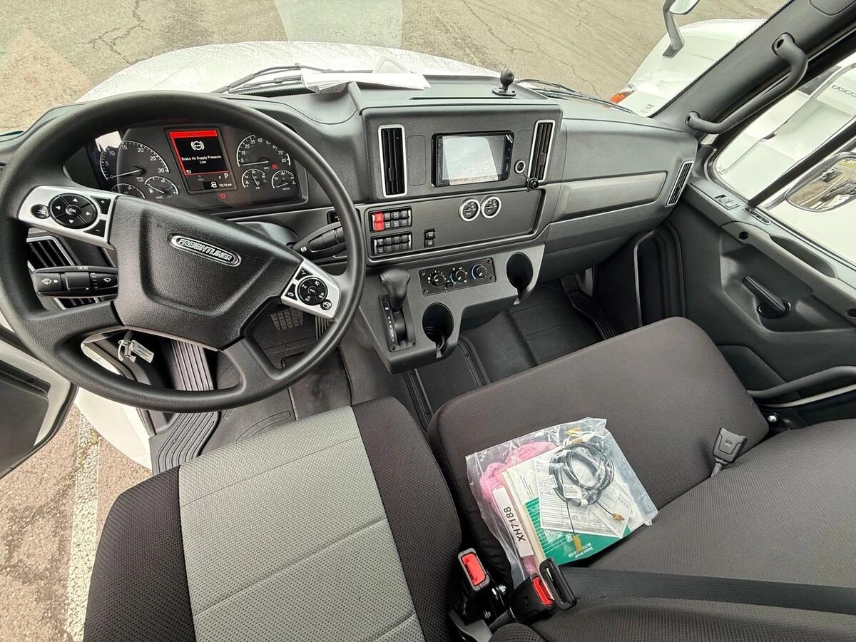 2027 Freightliner M2 106 — photo 6