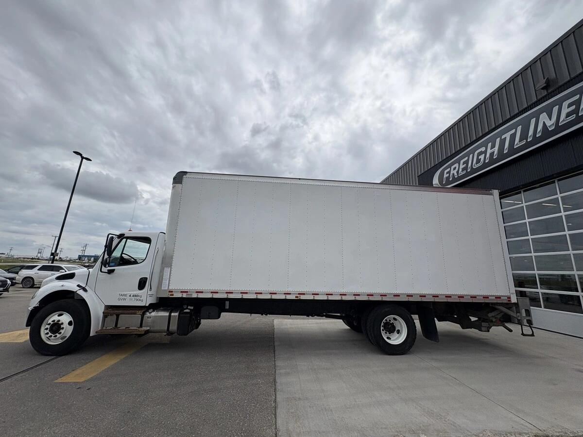 2022 Freightliner M2 106 — photo 11
