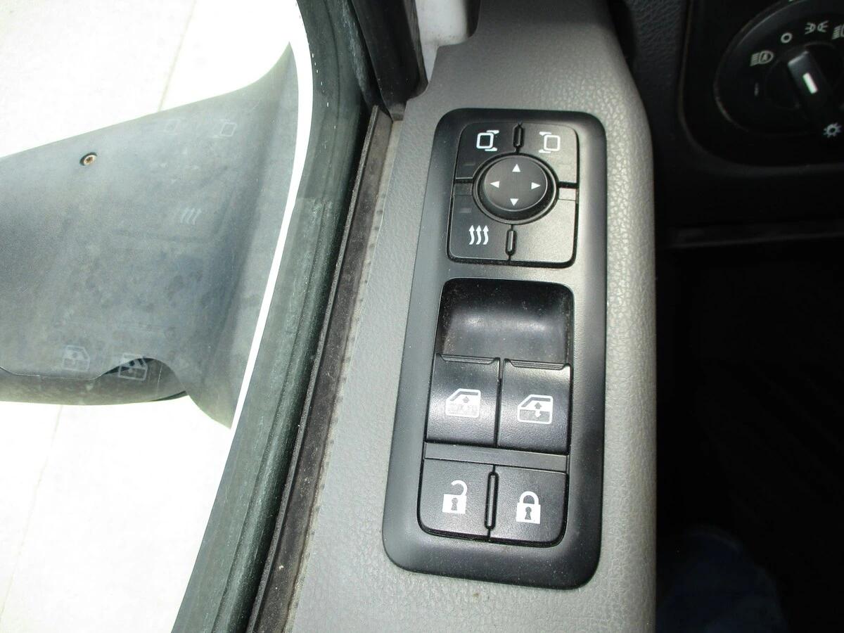 2019 International LT in Altoona, IA — photo 17