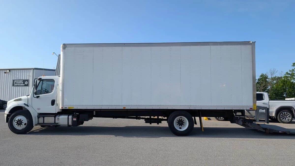 2022 Freightliner M2 106 — photo 12