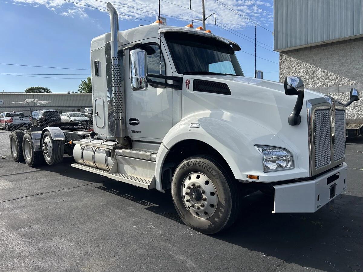2023 Kenworth T880 — photo 2