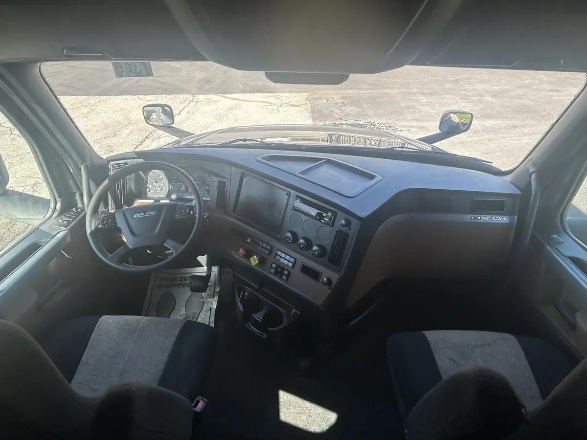 2021 Freightliner Cascadia in North Texas, TX — photo 12