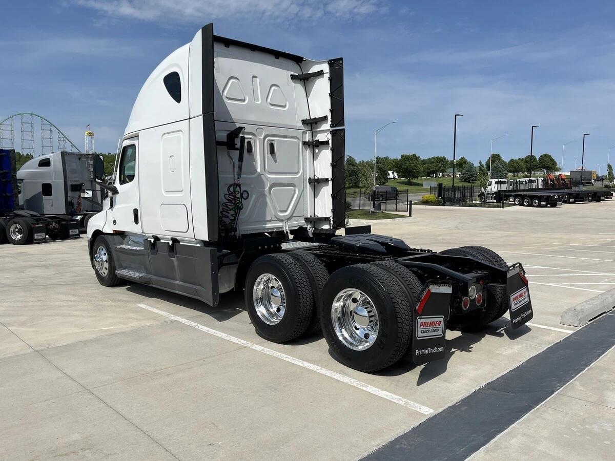 2024 Freightliner Cascadia in Chattanooga, TN — photo 32