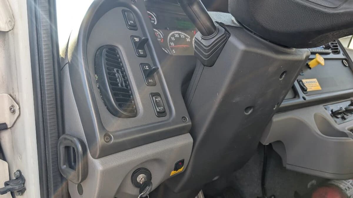 2022 Freightliner M2 106 — photo 19