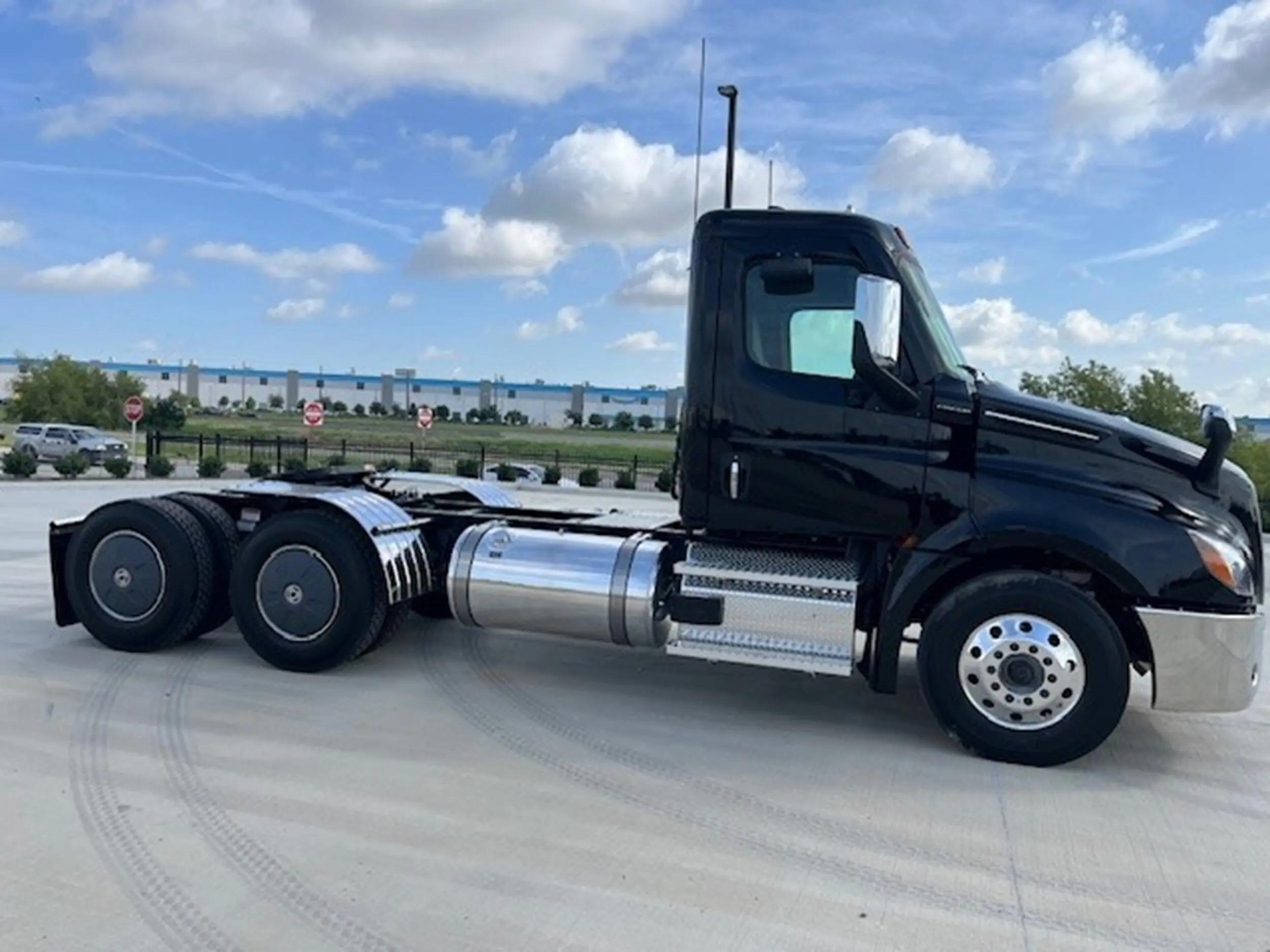 2026 Freightliner Cascadia in Fort Worth, TX — photo 4