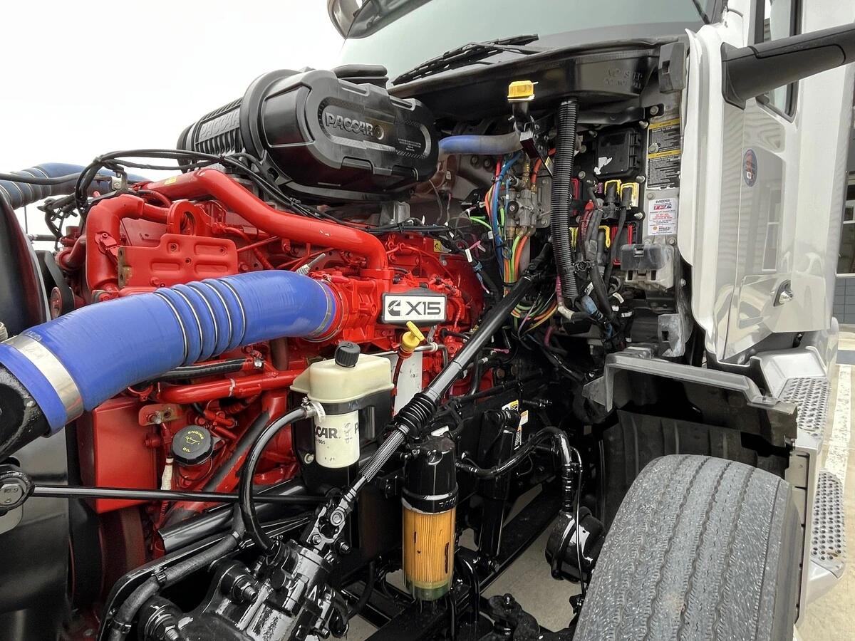 2023 Peterbilt 579 in Kansas City, MO — photo 11