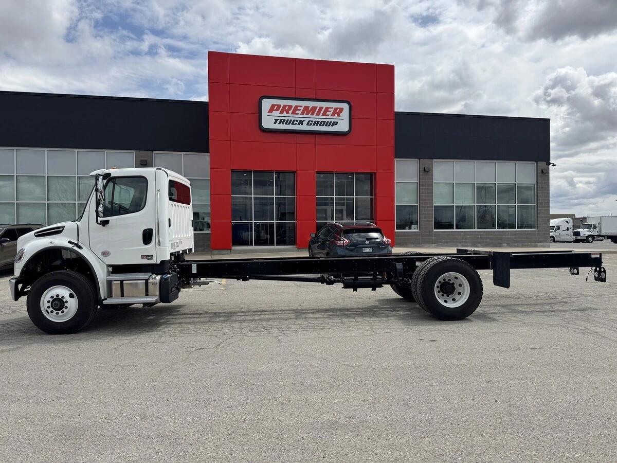 2026 Freightliner M2 106 in Cambridge, ON — photo 3