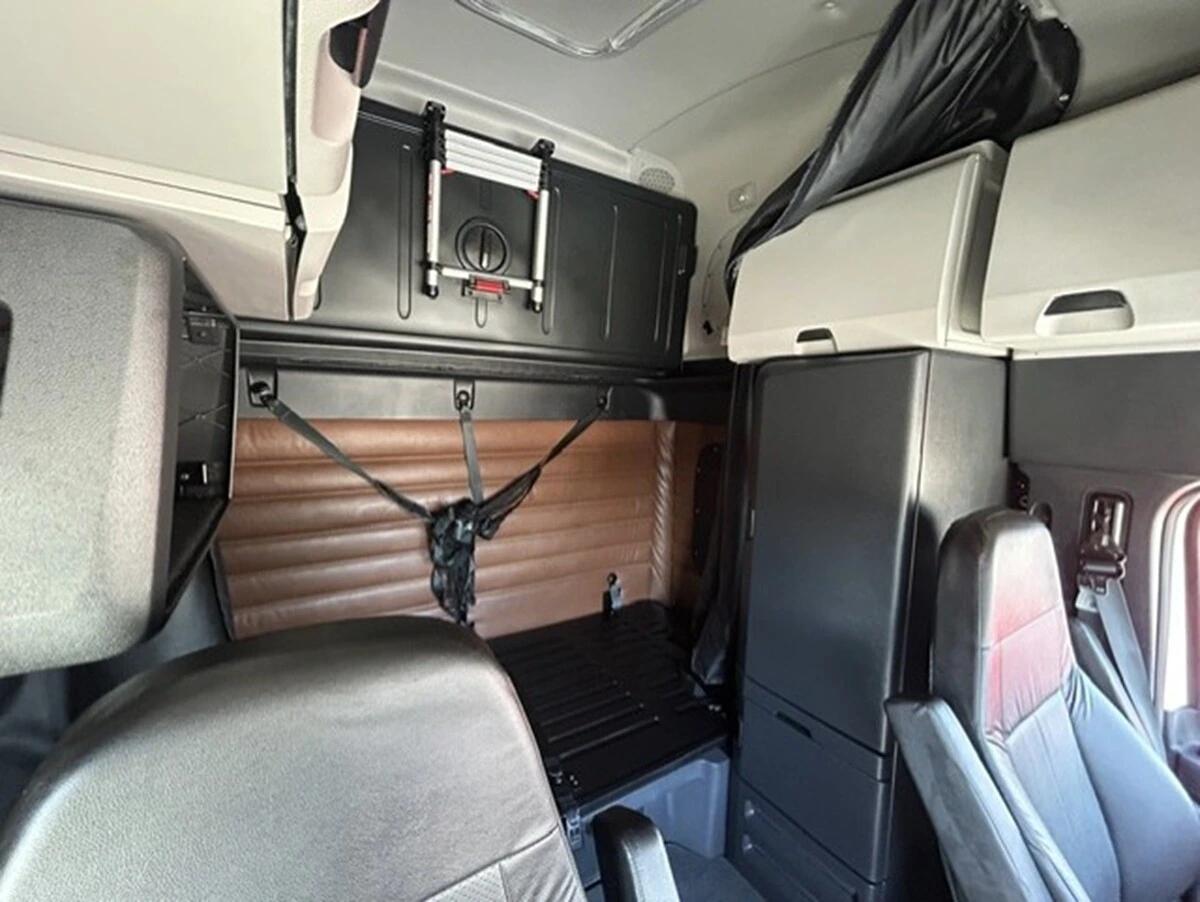 2025 Freightliner Cascadia — photo 16