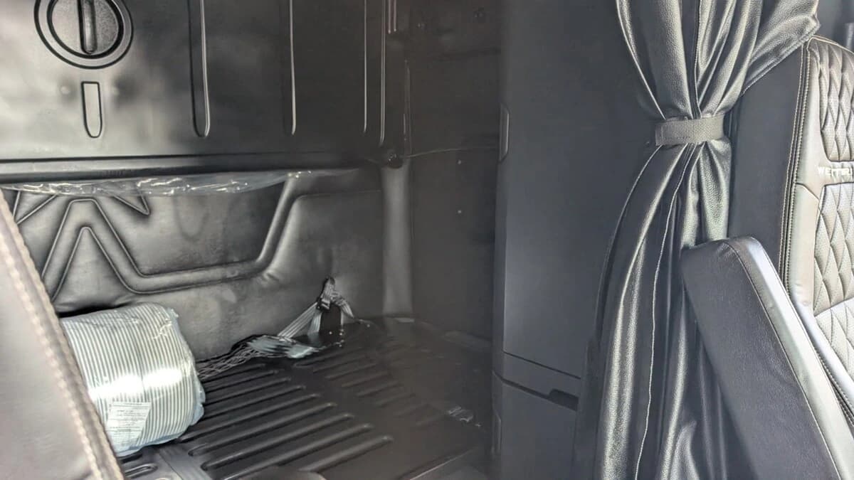 2025 Western Star 49X — photo 23