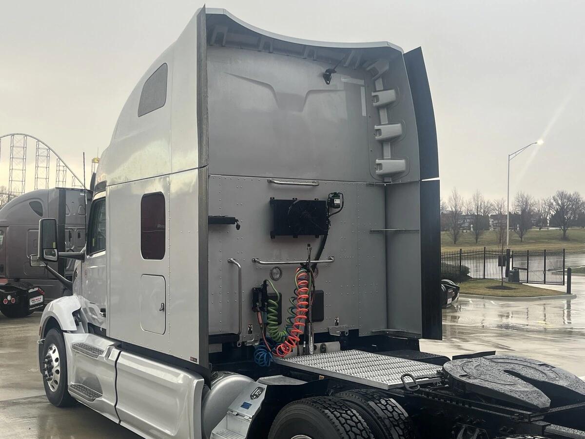 2023 Peterbilt 579 in Kansas City, MO — photo 4