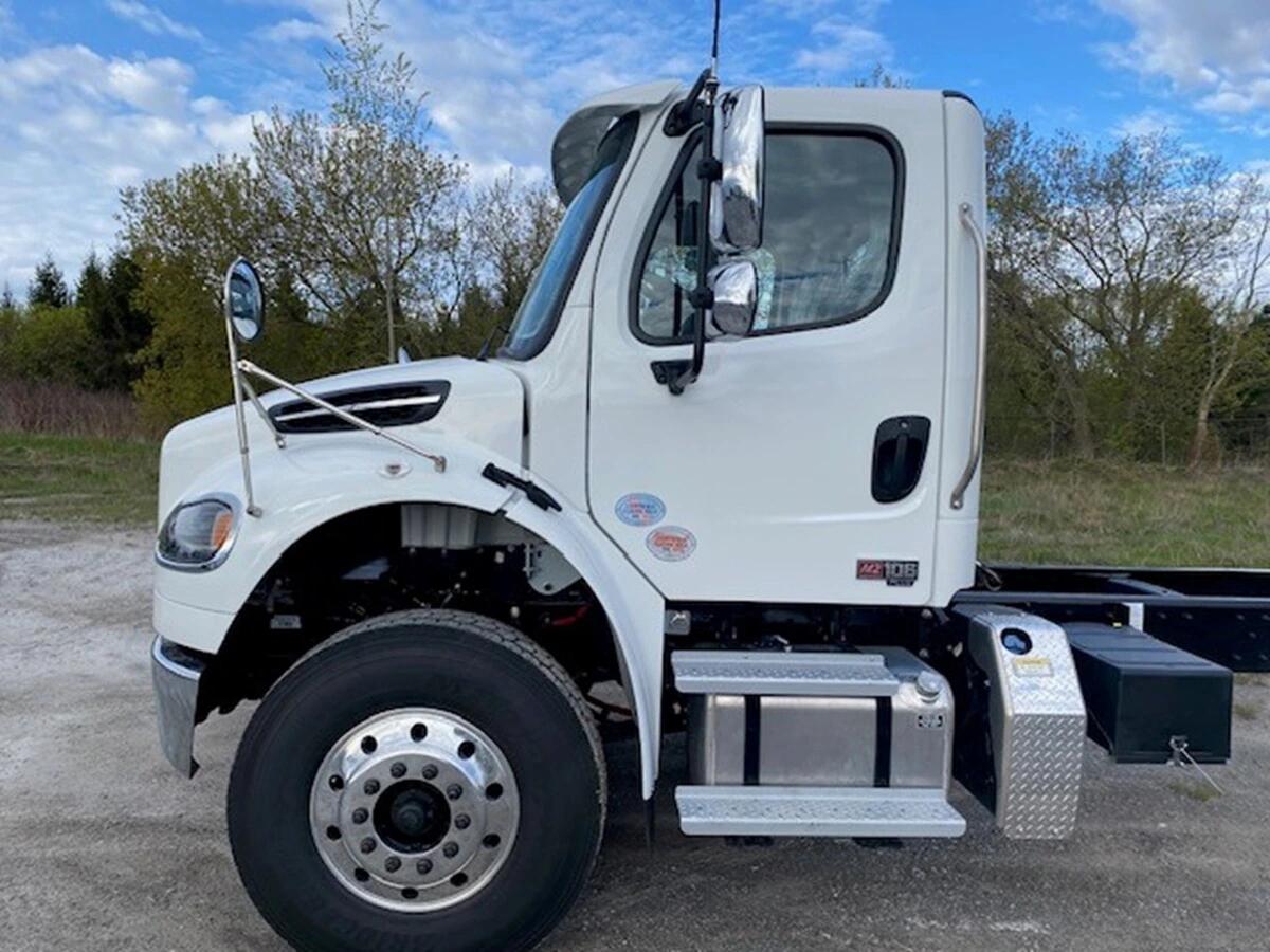 2027 Freightliner M2 106 — photo 9