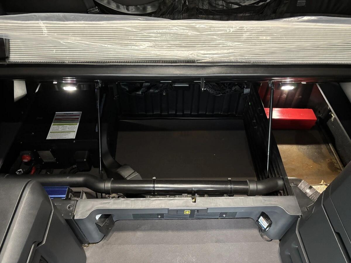 2025 Freightliner Cascadia — photo 16