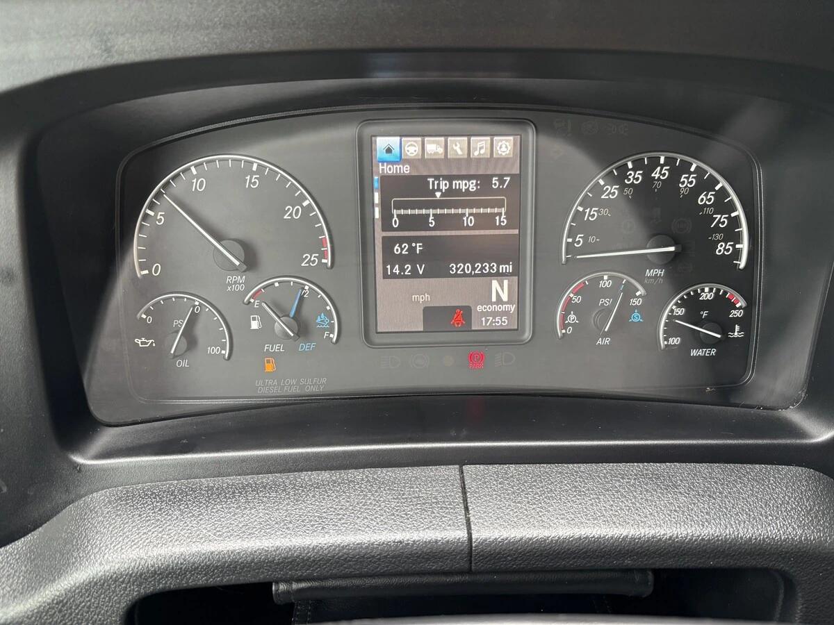 2025 Freightliner Cascadia — photo 10