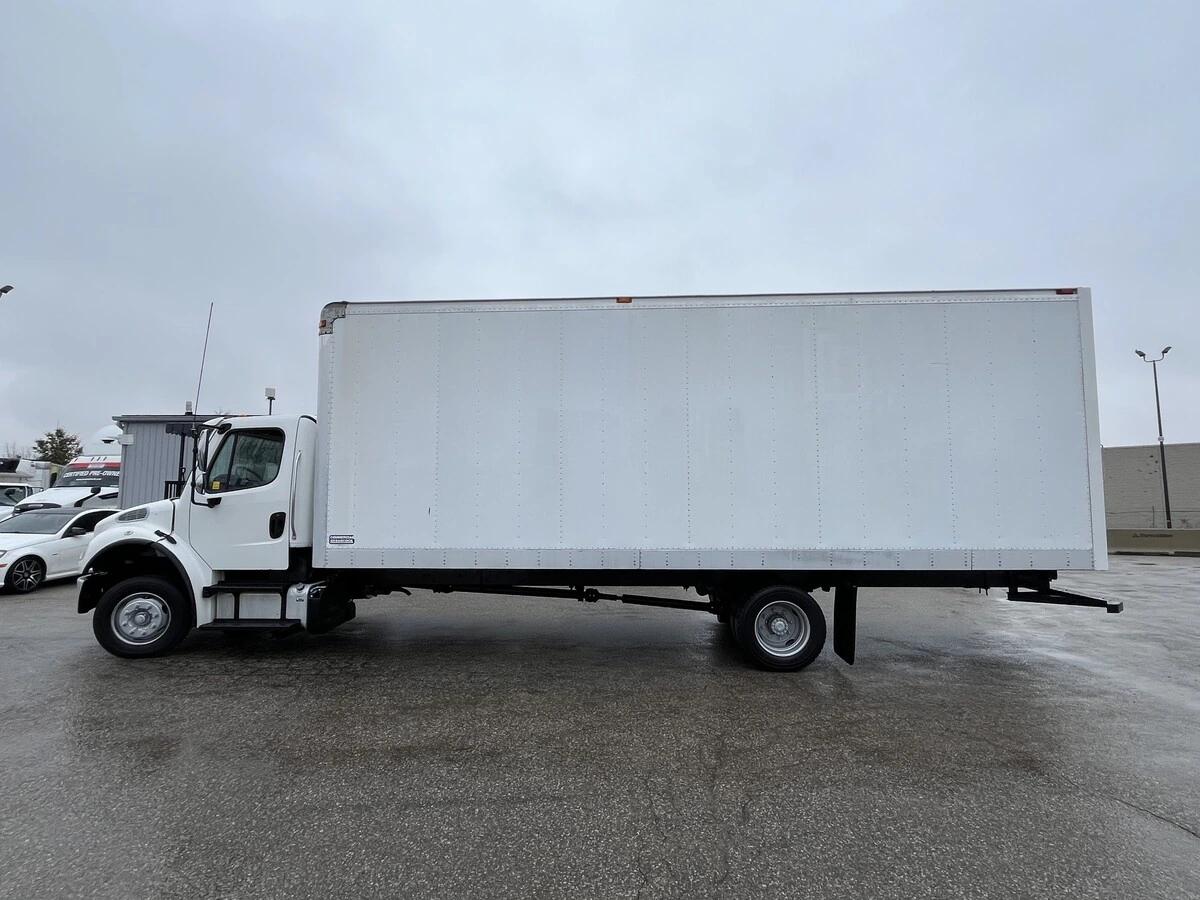 2017 Freightliner M2 106 — photo 16