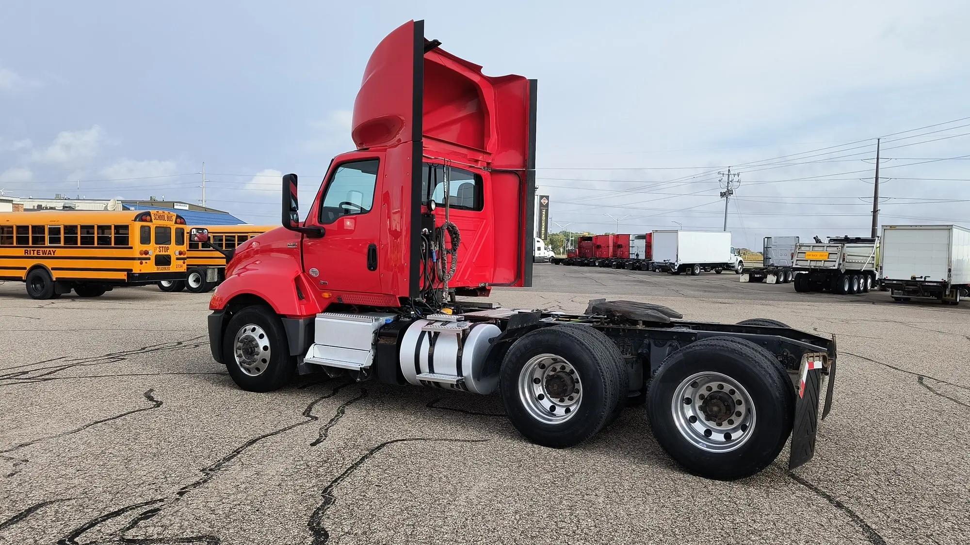 2019 International LT in Chippewa Falls, WI — photo 2