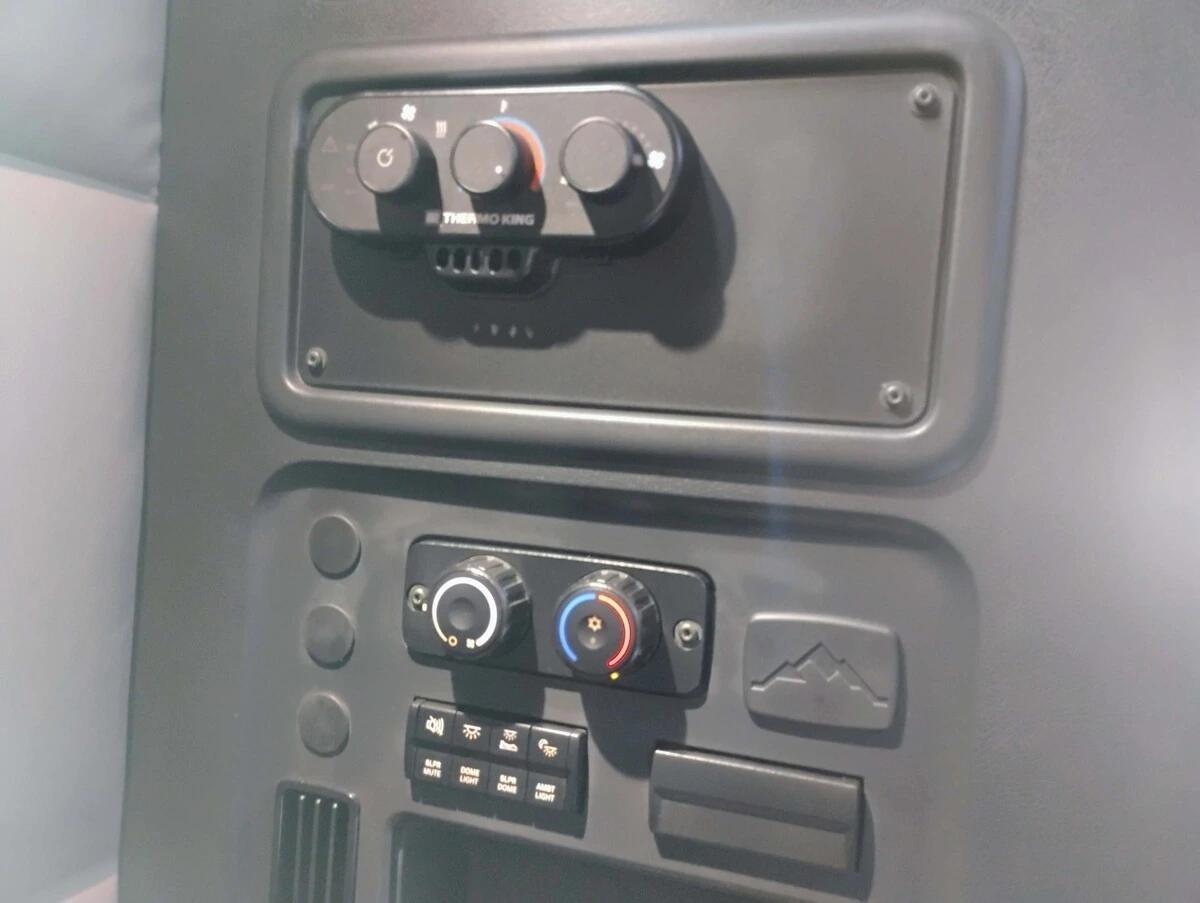 2022 Freightliner Cascadia — photo 21