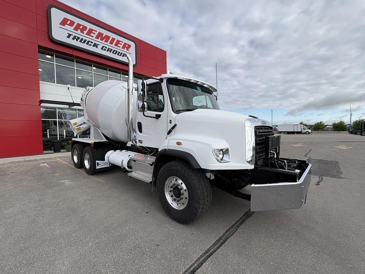 2027 Freightliner 114SD — photo 3