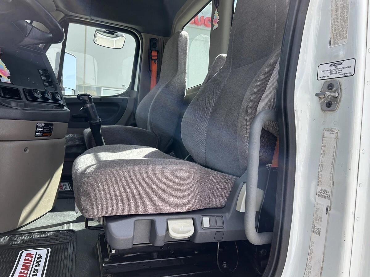 2014 Freightliner Cascadia — photo 13