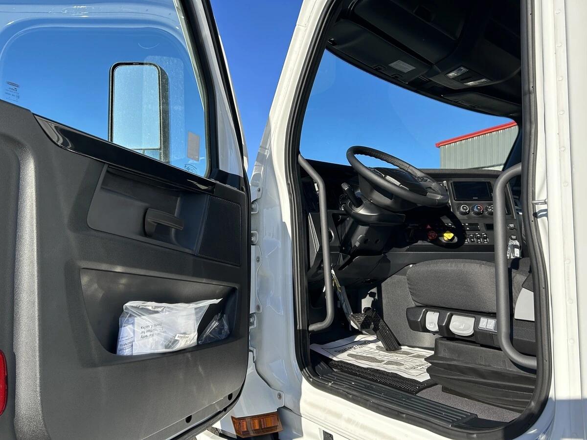 2026 Freightliner Cascadia in Eau Claire, WI — photo 9