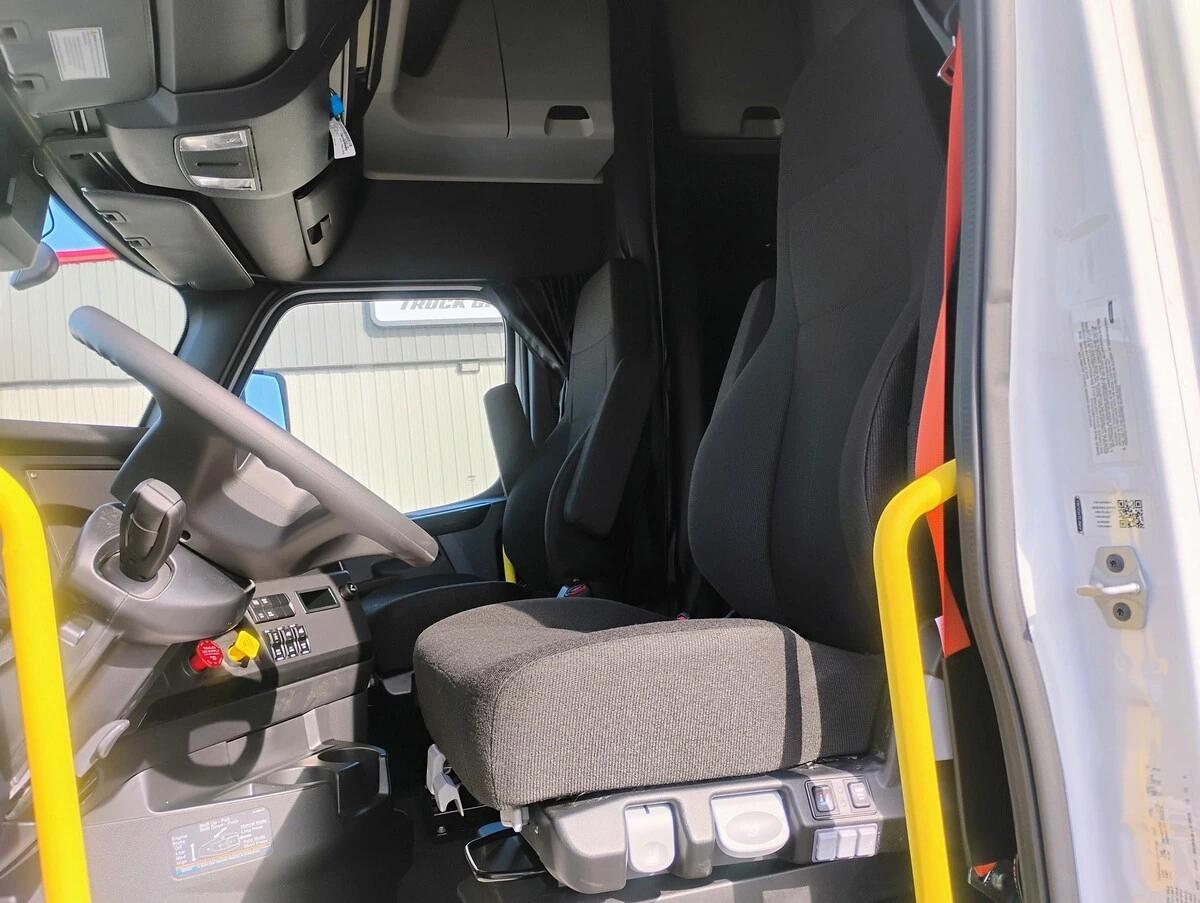 2026 Freightliner Cascadia in Eau Claire, WI — photo 17