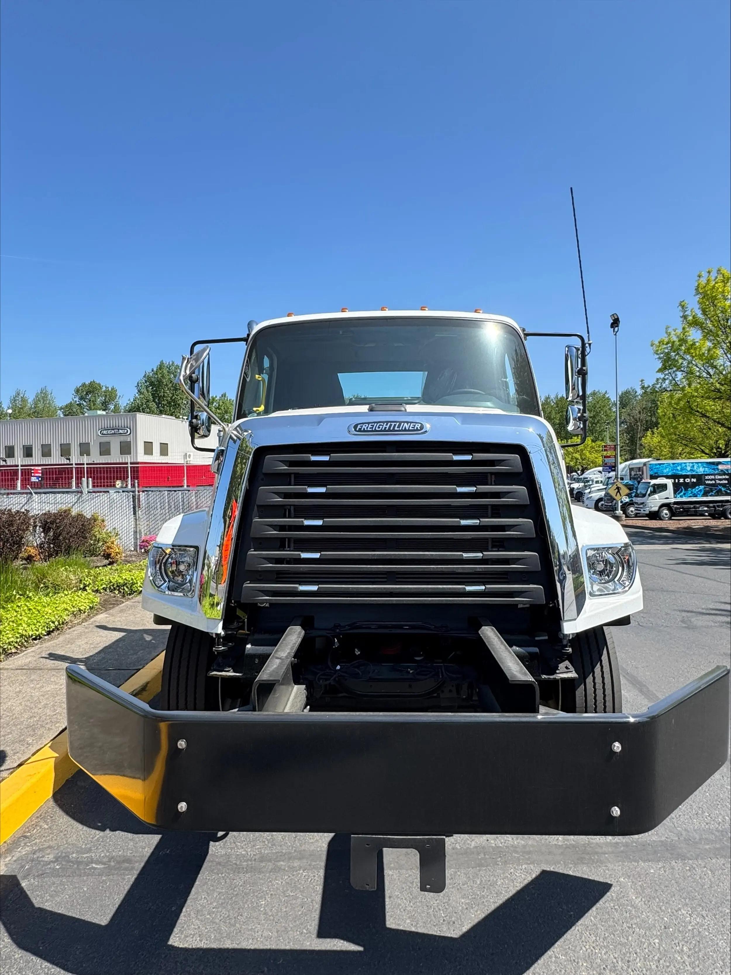 2025 Freightliner 108SD in Portland, OR — photo 5