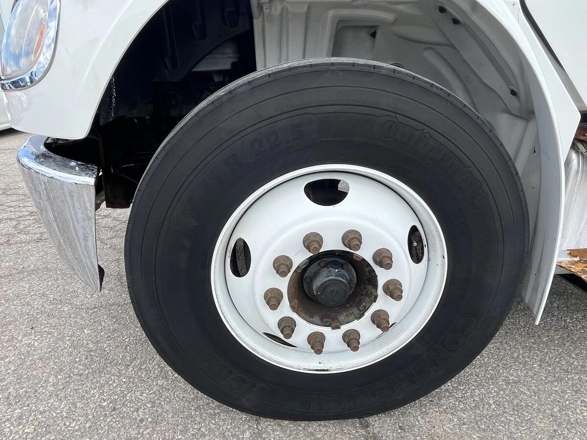 2019 Freightliner M2 106 — photo 21
