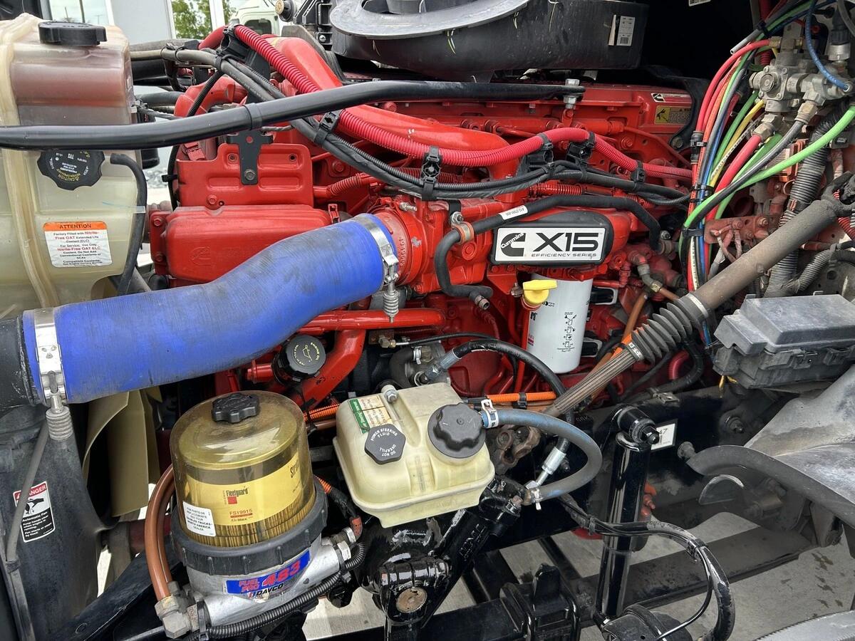2019 Freightliner Cascadia — photo 16