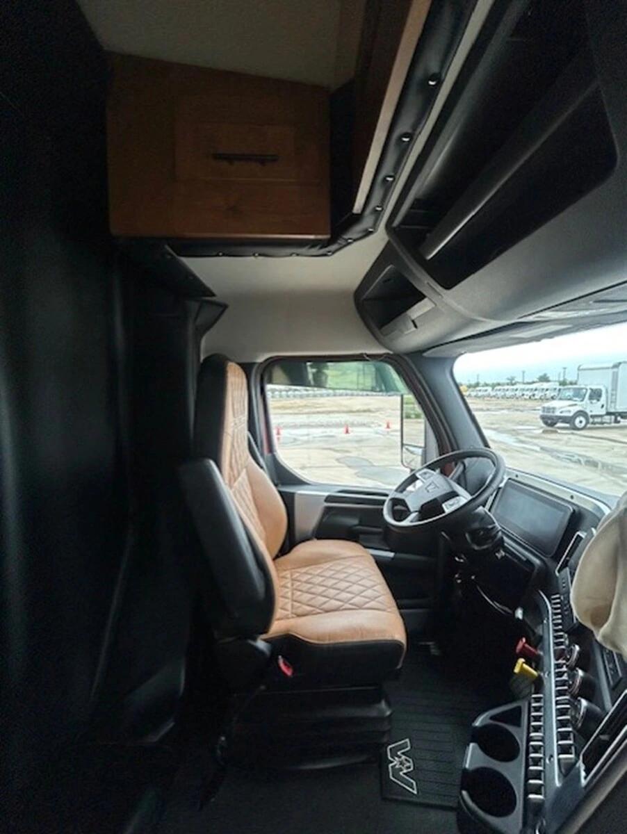 2025 Western Star 49X — photo 24